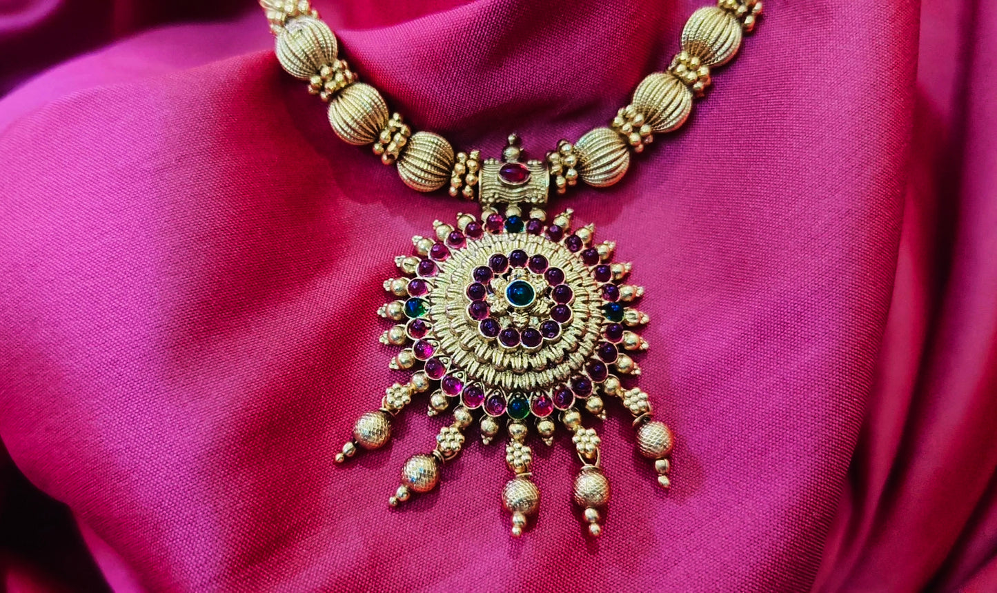Antique Necklace with Earrings :Product No: 710387