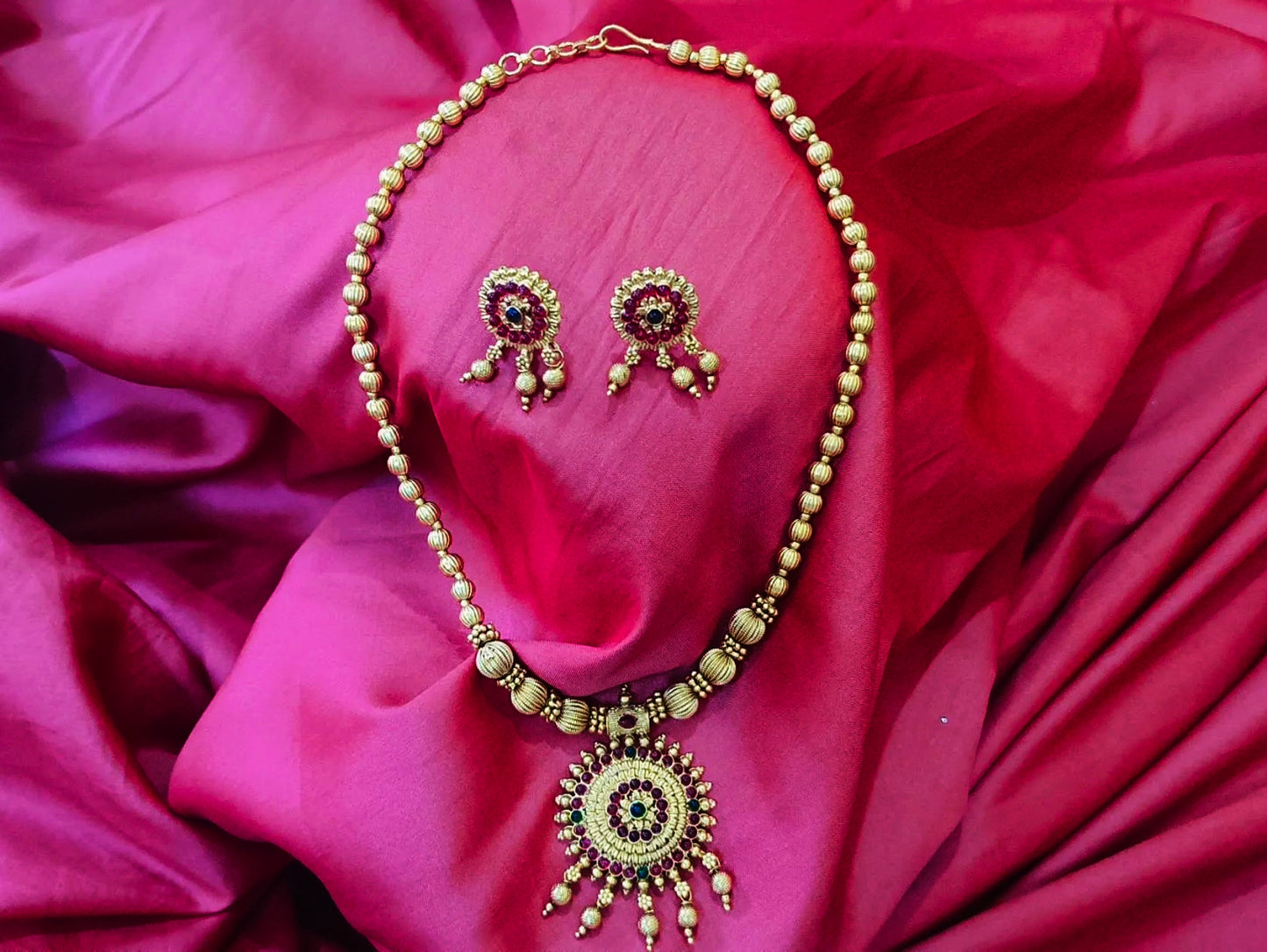 Antique Necklace with Earrings :Product No: 710387
